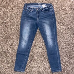 Levi’s Indigo Blue Skinny Jeans with Tapered Legs and Faded Whiskering